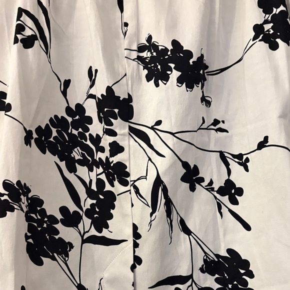 Elegant Black and White Floral Pencil Skirt - Picture 10 of 10